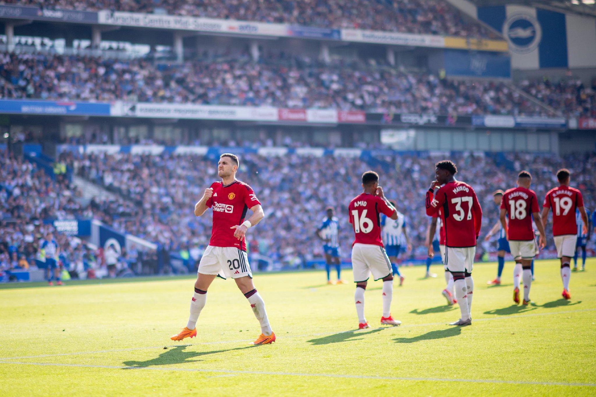 类似闹剧完 类似闹剧完